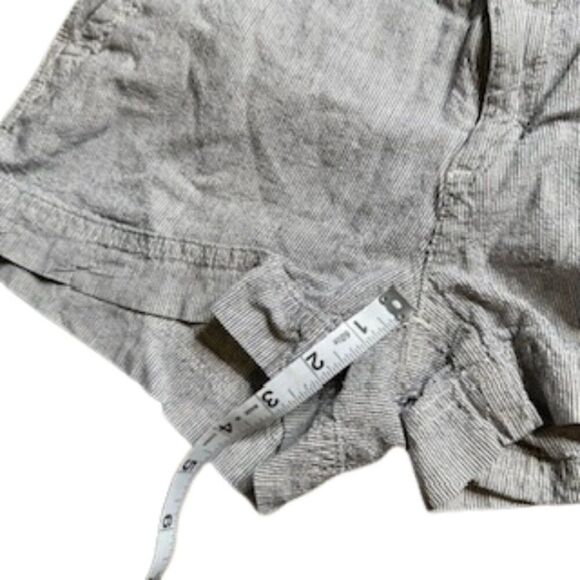 The North Face Blue/Gray Pinstripe Outdoor Adventure Women's Shorts in Size 6 - Picture 6 of 7